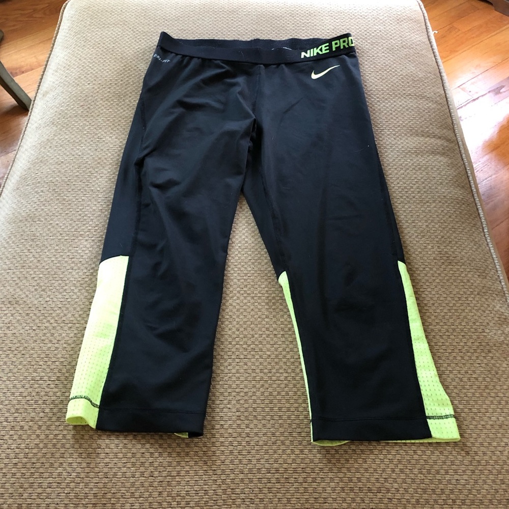 Nike Pro Leggings (Cropped)